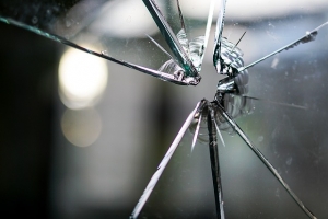 how to fix a cracked window glass